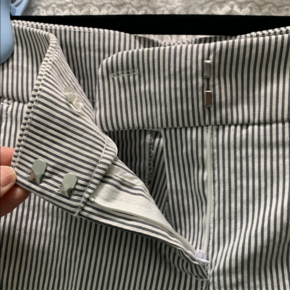 Striped Cropped Pants - Picture 4 of 5